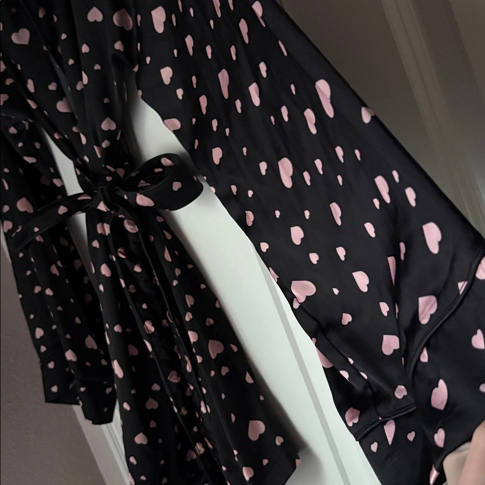 Missguided Short Heart Robe - Picture 3 of 4